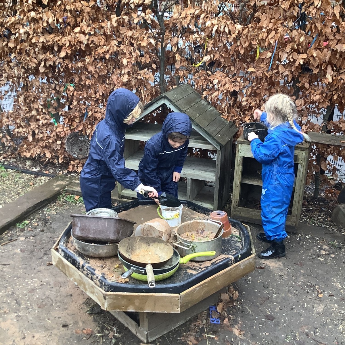 Ramsgate Arts Primary School - Outside fun!